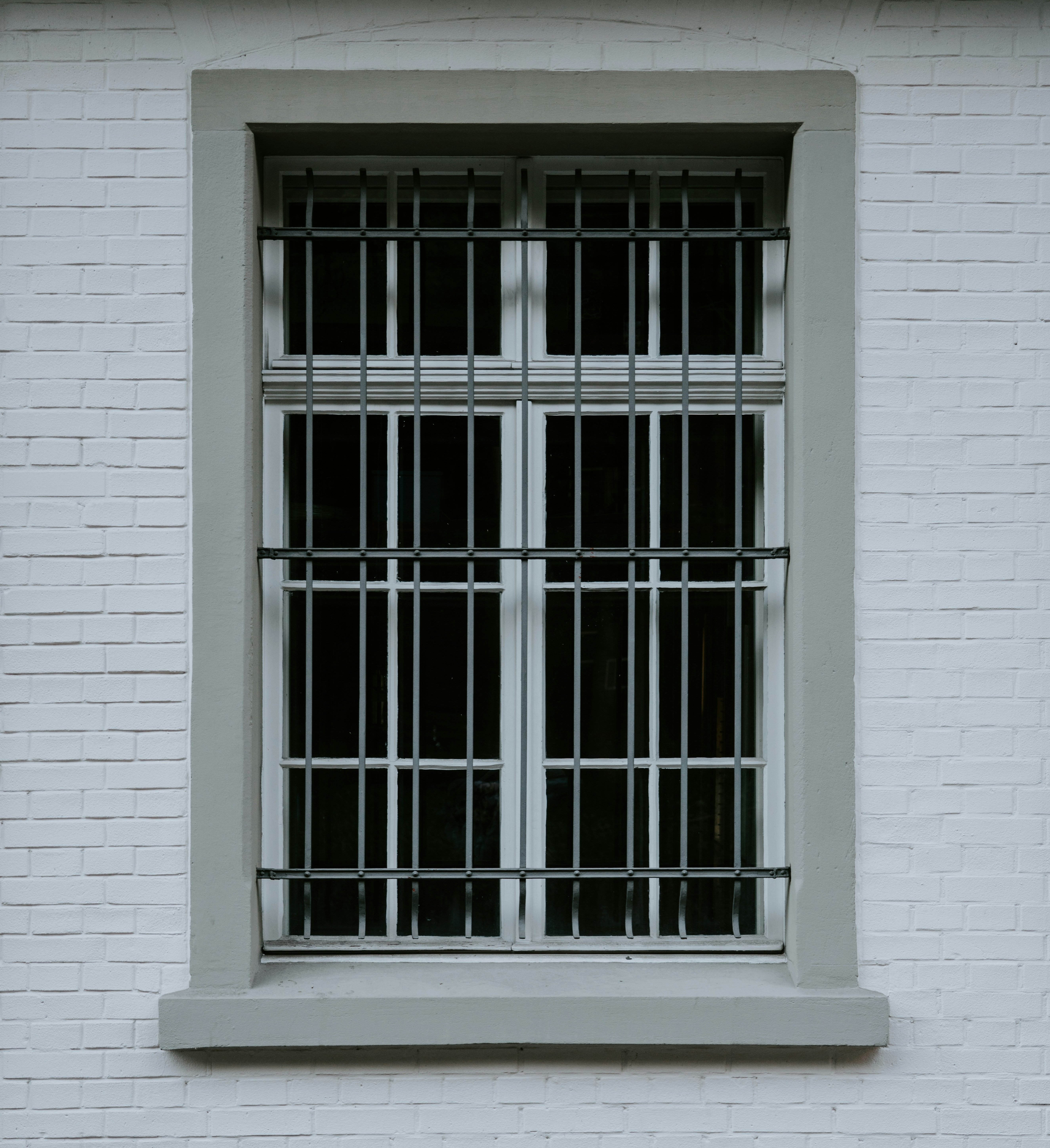 Säkerhetsgaller från Jari Safe - effektivt inbrottsskydd för fönster och dörrar i hem och företag.